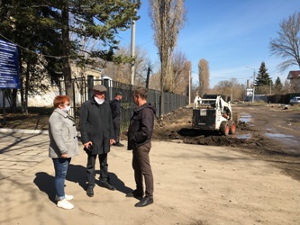 Вячеслав Доронин проинспектировал работы по ремонту тротуаров 